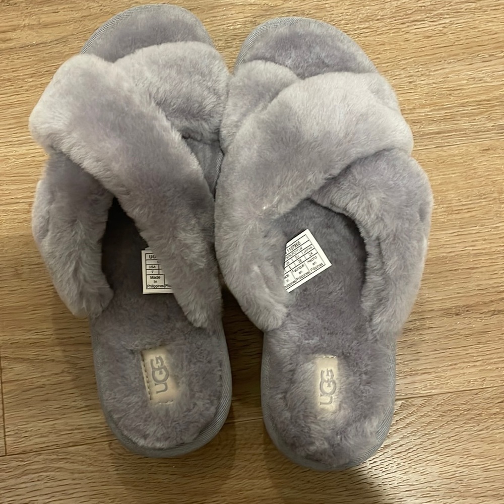 UGG Woman’s Fuzzette - NEVER WORN